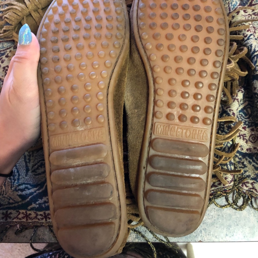 Minnetonka 5 layer fringe boots - Picture 3 of 3
